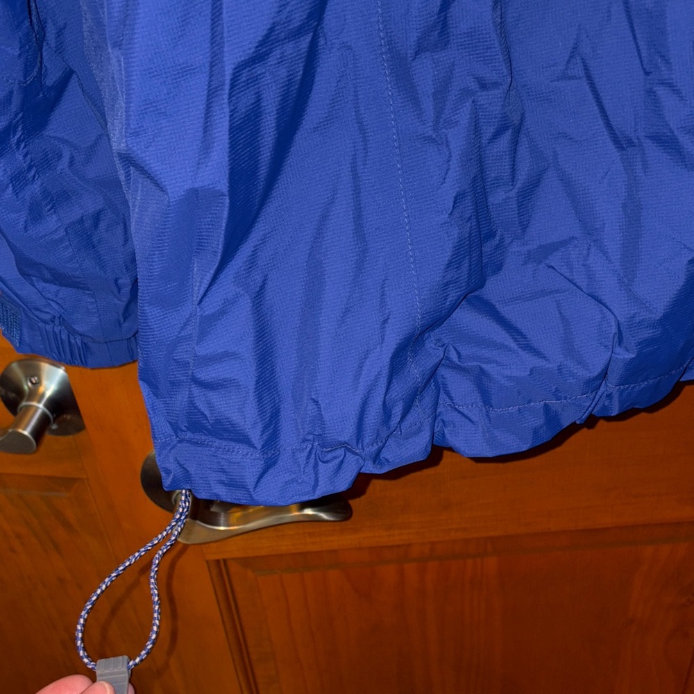 L.L. Bean women’s navy blue Raincoat - Picture 9 of 10
